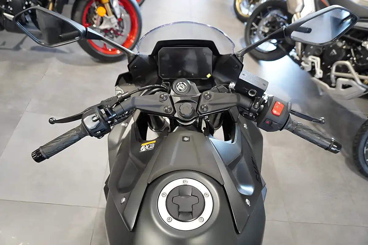Used 2026 Suzuki GSX-8R Metallic Matt Black - Interior and Exterior details 7