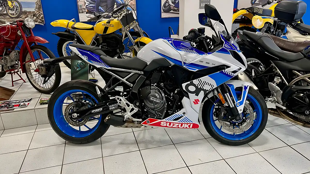 Used 2026 Suzuki GSX-8R Multi-Coloured - Interior and Exterior details 12