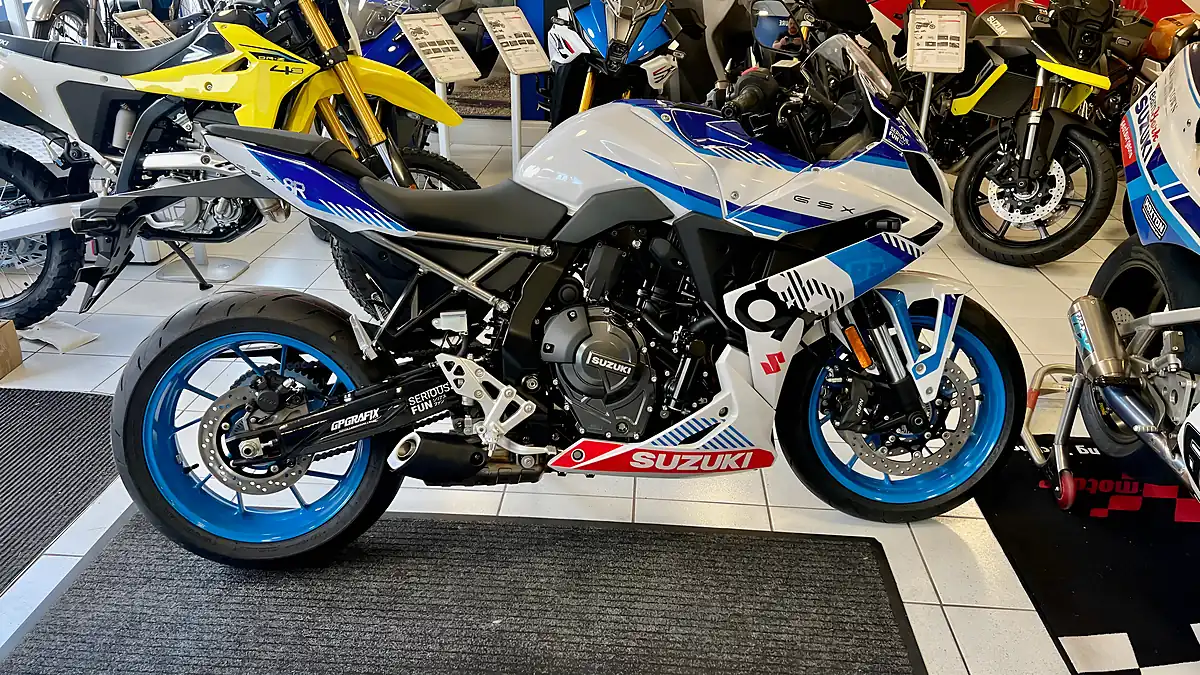 Used 2026 Suzuki GSX-8R Multi-Coloured - Interior and Exterior details 7