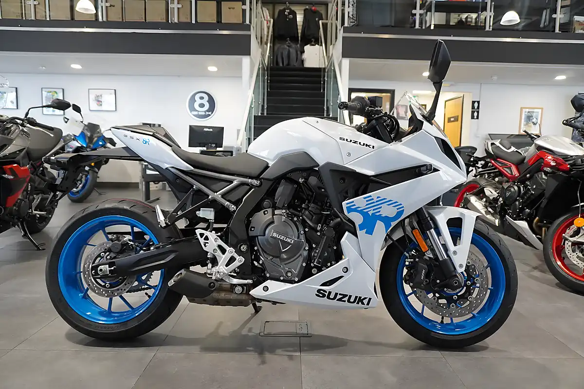 Used 2026 Suzuki GSX-8R Pearl Tech White - Front View