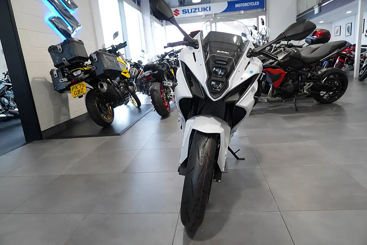 Used 2026 Suzuki GSX-8R Pearl Tech White - Interior and Exterior details 3