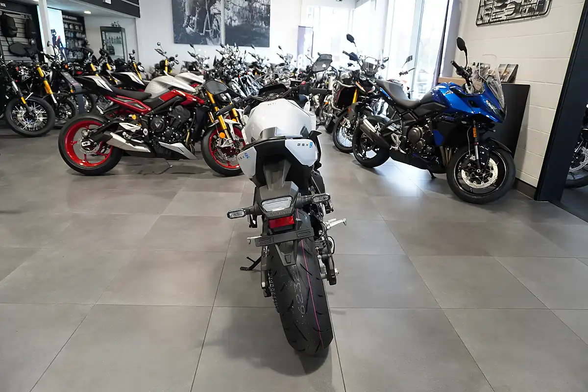 Used 2026 Suzuki GSX-8R Pearl Tech White - Interior and Exterior details 4