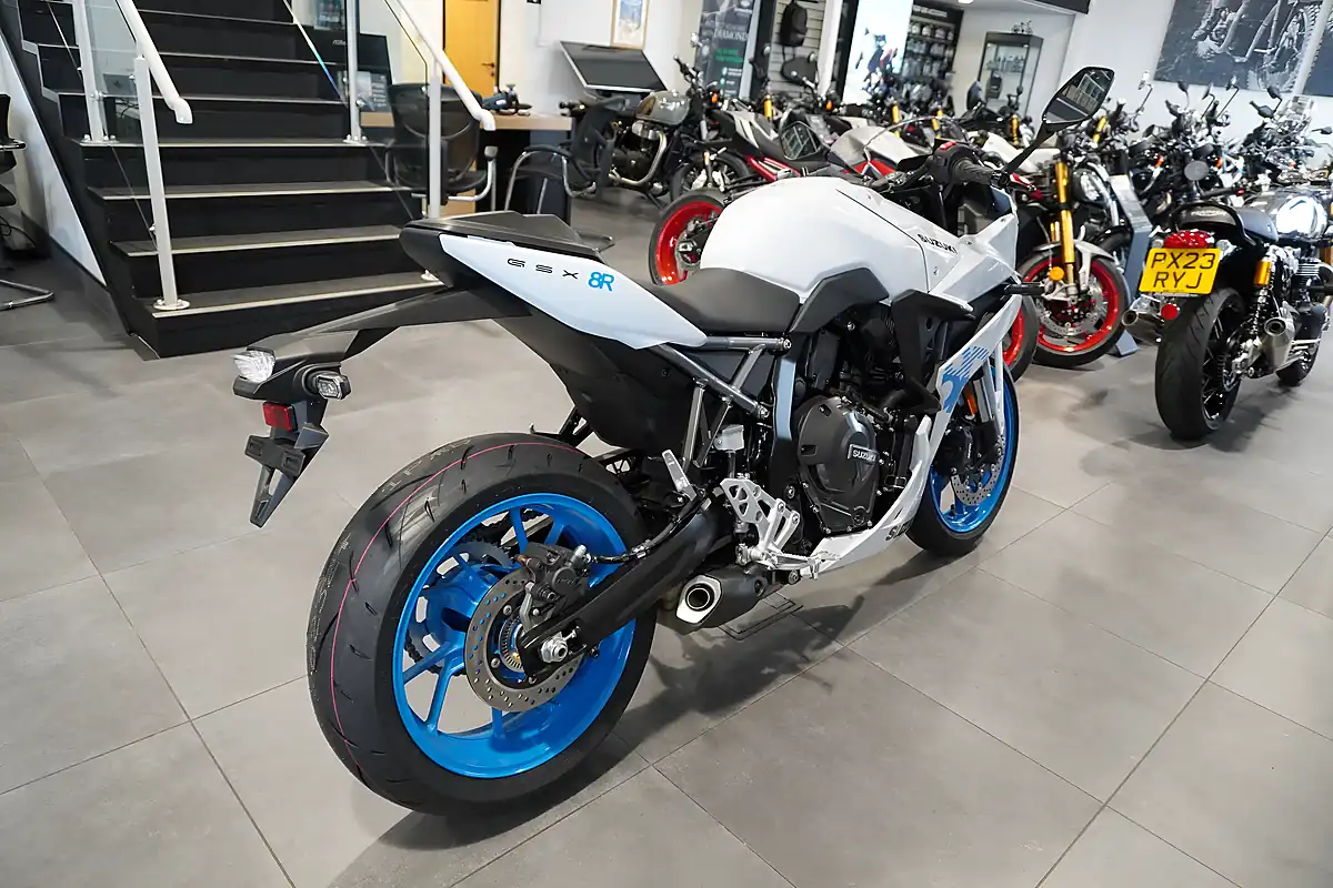 Used 2026 Suzuki GSX-8R Pearl Tech White - Interior and Exterior details 5