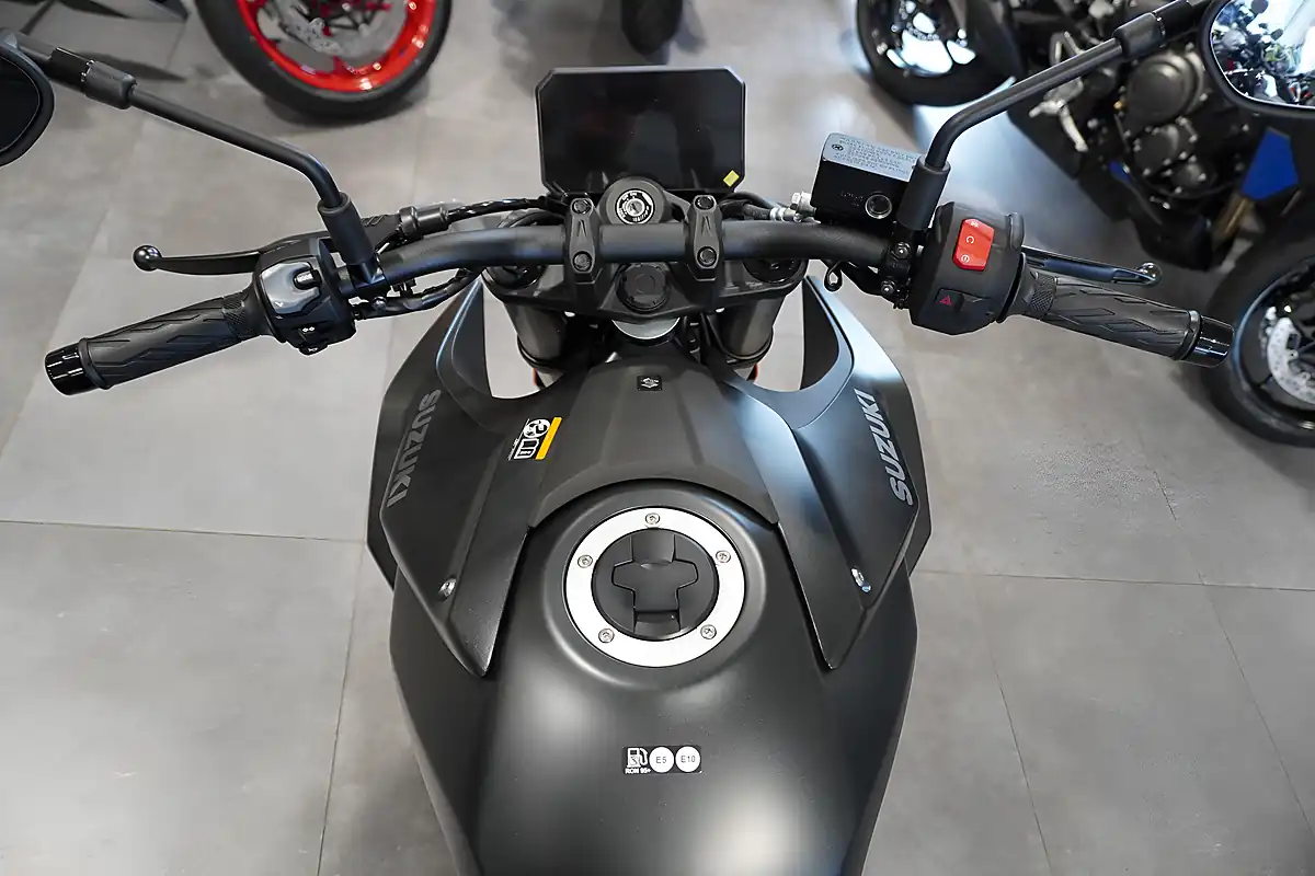 Used 2026 Suzuki GSX-8S Metallic Matt Black - Interior and Exterior details 7
