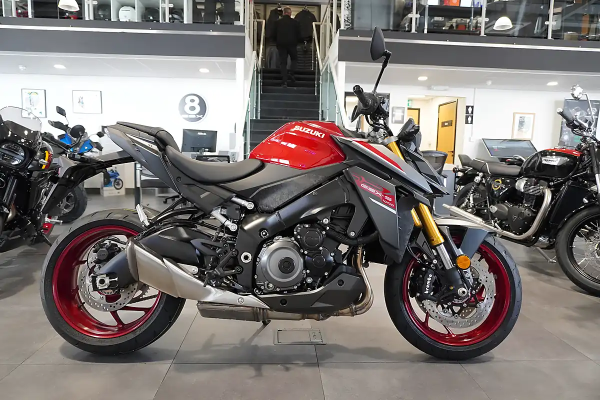 Used 2026 Suzuki GSX-S1000 Candy Daring Red - Front View