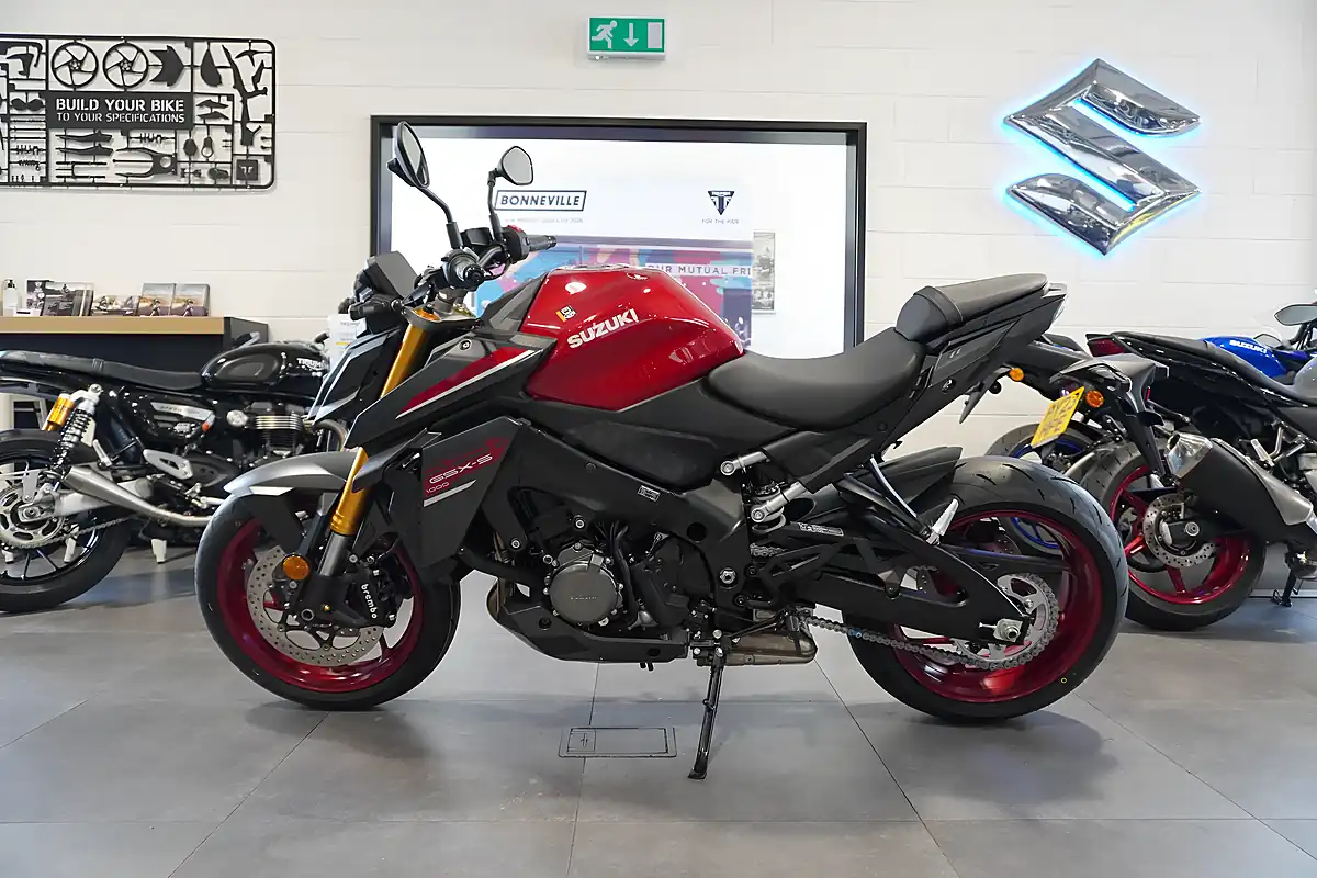 Used 2026 Suzuki GSX-S1000 Candy Daring Red - Interior and Exterior details 2
