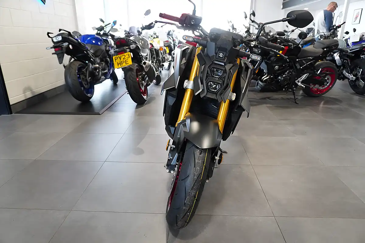 Used 2026 Suzuki GSX-S1000 Candy Daring Red - Interior and Exterior details 3