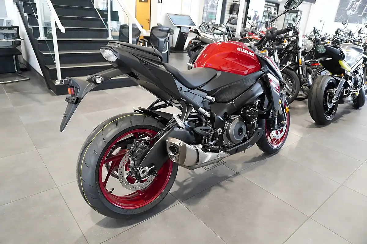 Used 2026 Suzuki GSX-S1000 Candy Daring Red - Interior and Exterior details 5