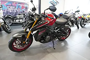Used 2026 Suzuki GSX-S1000 Candy Daring Red - Interior and Exterior details 6