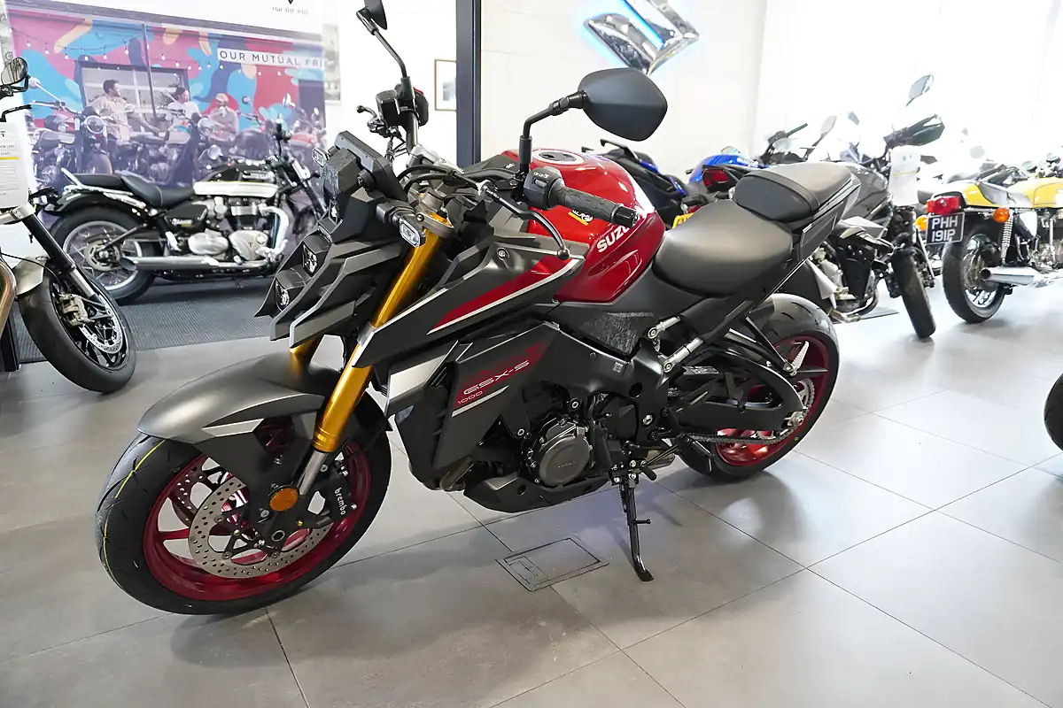 Used 2026 Suzuki GSX-S1000 Candy Daring Red - Interior and Exterior details 6