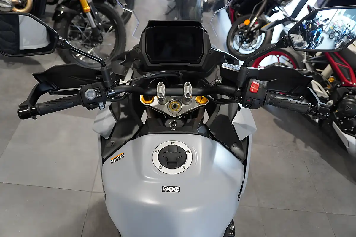 Used 2026 Suzuki GSX-S1000 Gx+ Glass Matt Mechanical Grey - Interior and Exterior details 7
