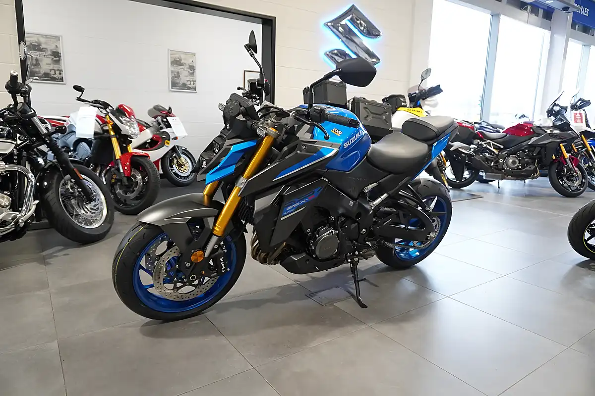 Used 2026 Suzuki GSX-S1000 Triton Blue - Interior and Exterior details 6
