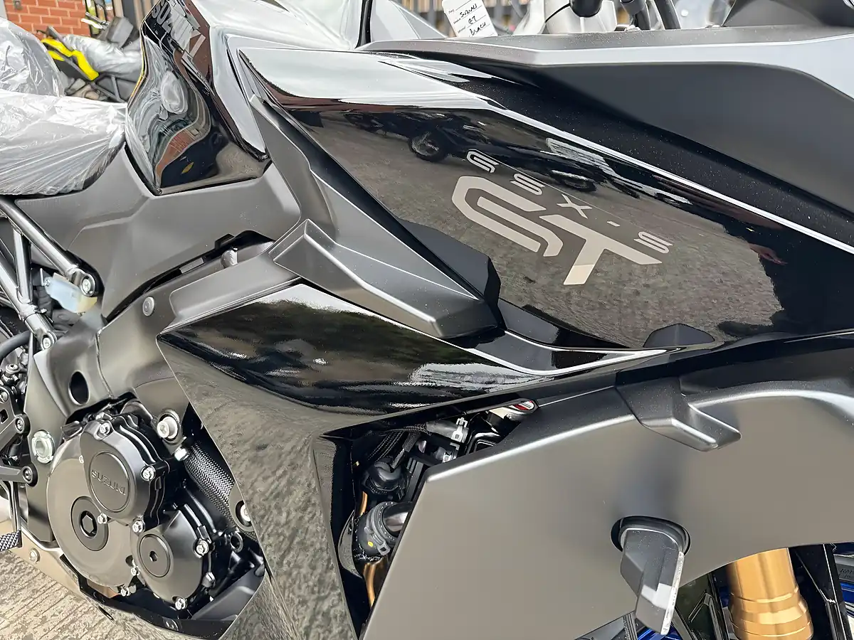 Used 2026 Suzuki GSX-S1000GT Gt+ - Interior and Exterior details 10