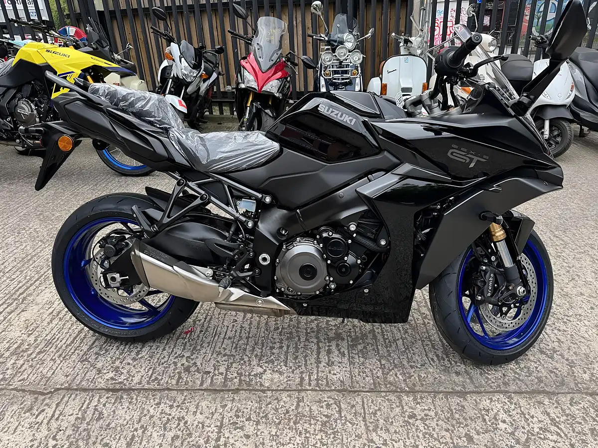 Used 2026 Suzuki GSX-S1000GT Gt+ - Interior and Exterior details 2