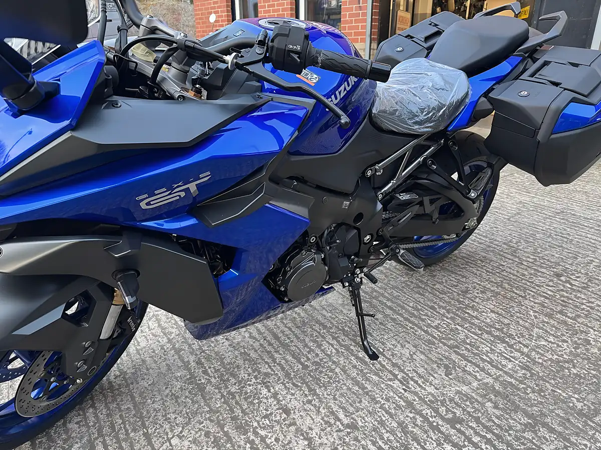 Used 2026 Suzuki GSX-S1000GT Gt+ Pearl Vigour Blue - Interior and Exterior details 11