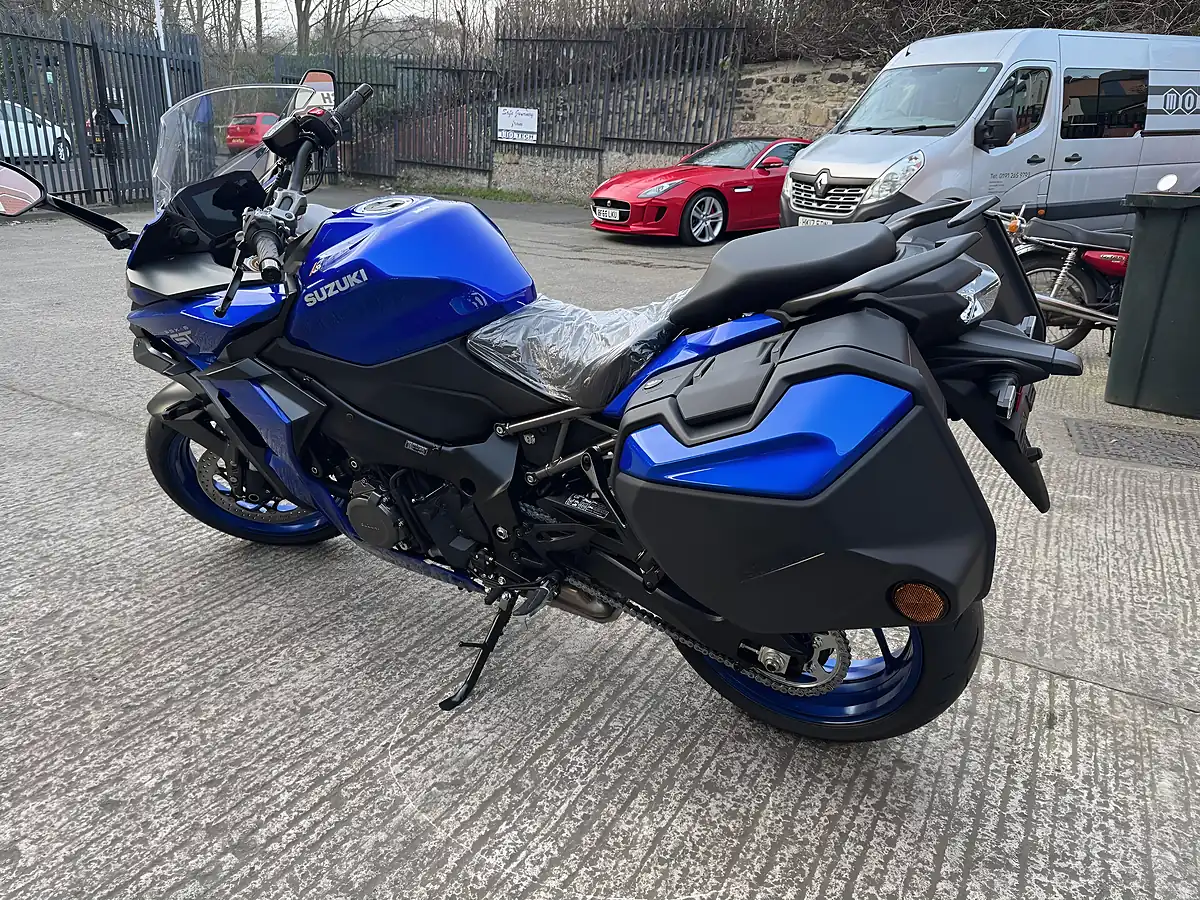 Used 2026 Suzuki GSX-S1000GT Gt+ Pearl Vigour Blue - Interior and Exterior details 4