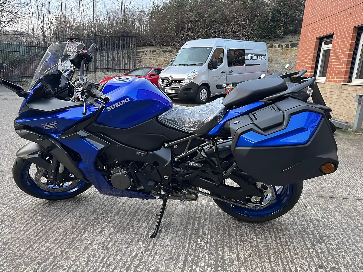 Used 2026 Suzuki GSX-S1000GT Gt+ Pearl Vigour Blue - Interior and Exterior details 5