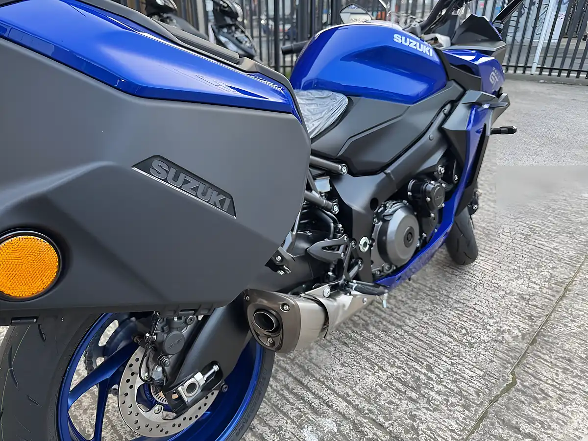 Used 2026 Suzuki GSX-S1000GT Gt+ Pearl Vigour Blue - Interior and Exterior details 9