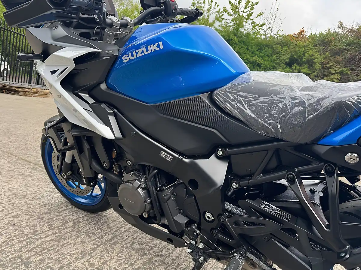 Used 2026 Suzuki GSX-S1000GX Gx+ - Interior and Exterior details 8