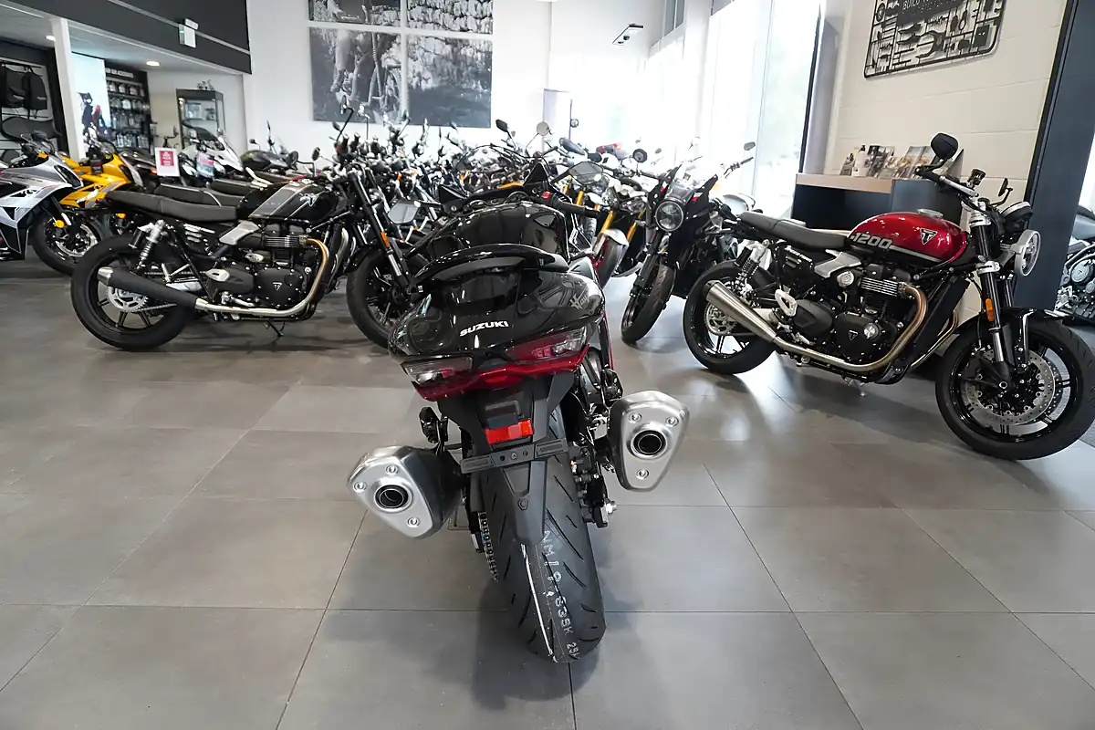 Used 2026 Suzuki GSX1300R Hayabusa Glass Sparkle Black - Interior and Exterior details 4