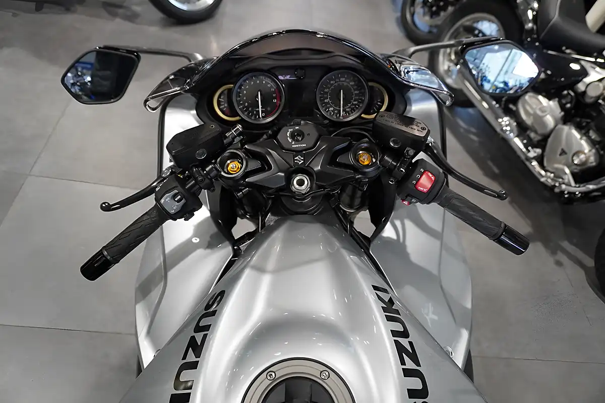 Used 2026 Suzuki GSX1300R Hayabusa Metallic Steel Green - Interior and Exterior details 7