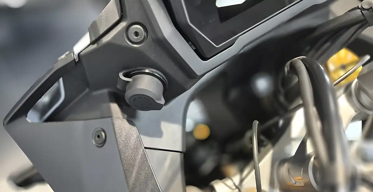 Used 2026 Suzuki Gsxs 1000 Gx+ Glass Matt Mechanical Grey - Interior and Exterior details 12