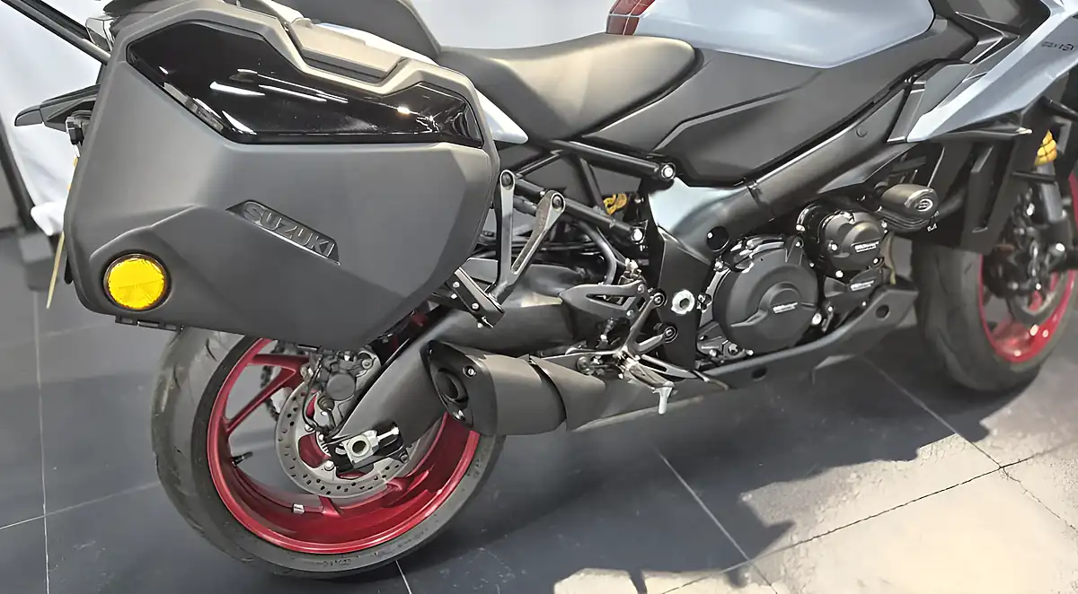 Used 2026 Suzuki Gsxs 1000 Gx+ Glass Matt Mechanical Grey - Interior and Exterior details 2