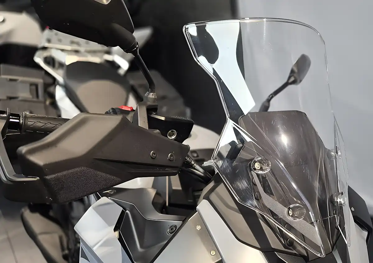 Used 2026 Suzuki Gsxs 1000 Gx+ Glass Matt Mechanical Grey - Interior and Exterior details 8