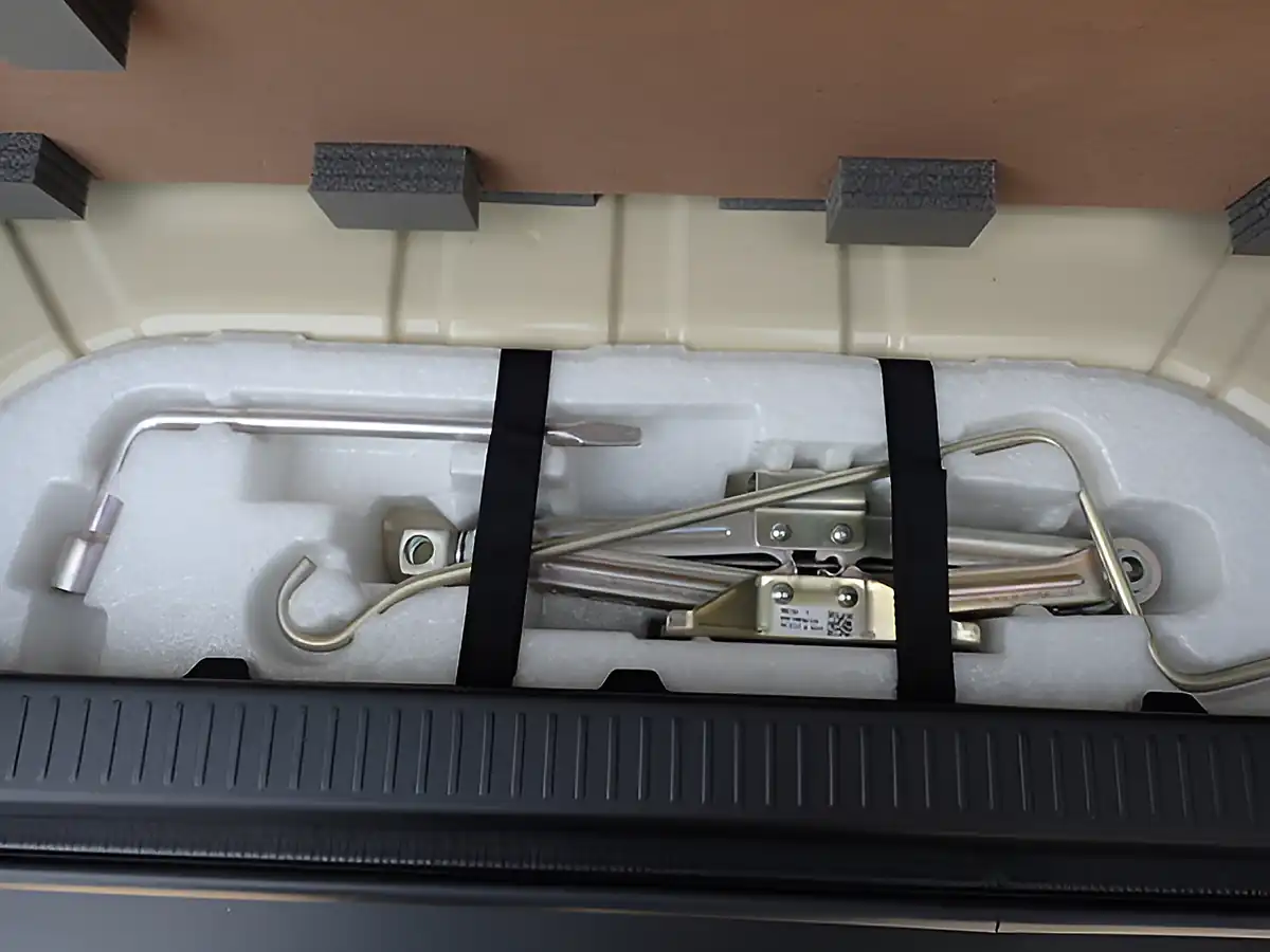 Used 2026 Suzuki Jimny Nomade Chiffon Ivory - Interior and Exterior details 15
