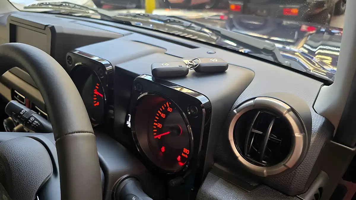 Used 2026 Suzuki Jimny Nomade SZ5 Blue - Interior and Exterior details 8
