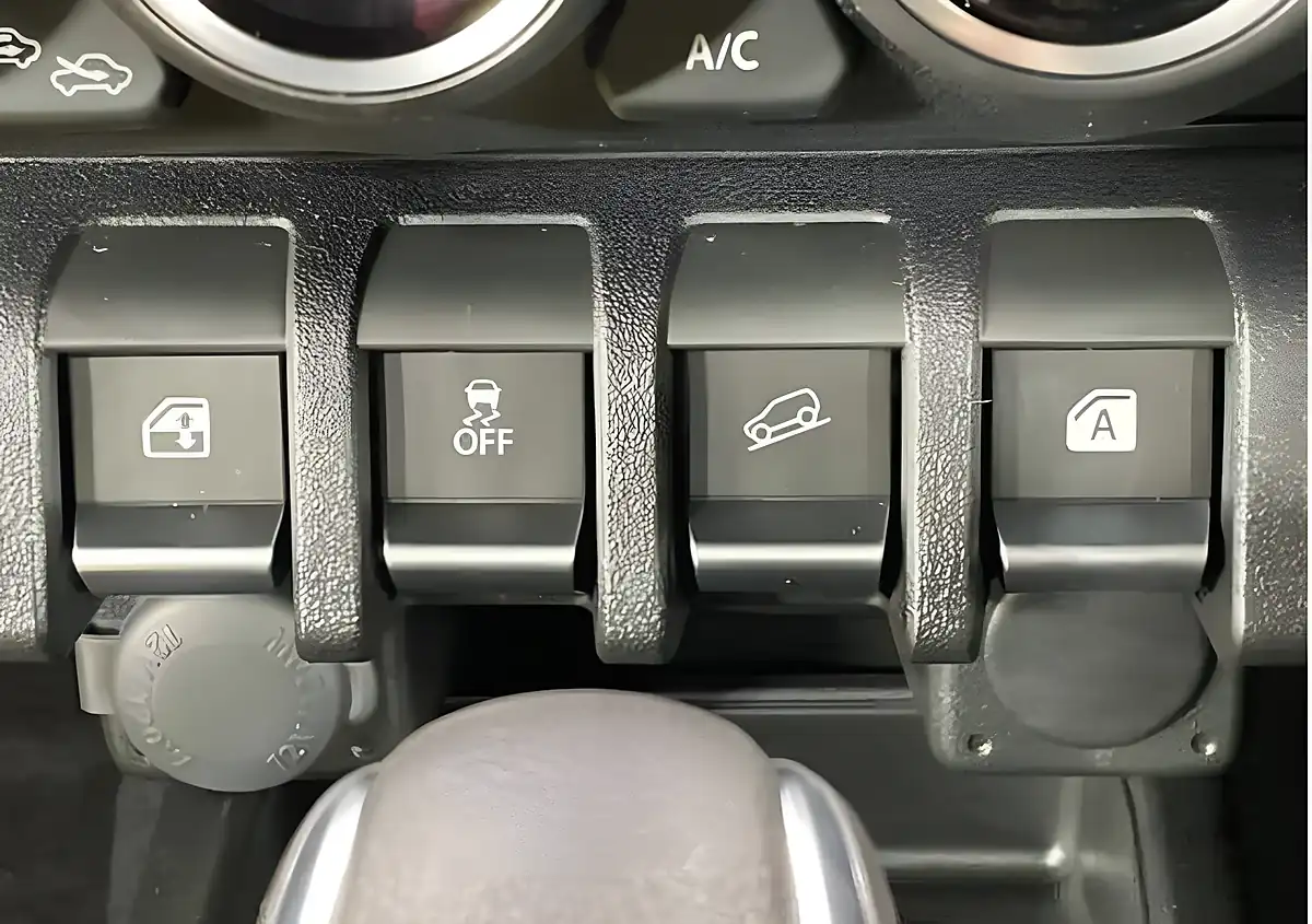 Used 2026 Suzuki Jimny Sierra Green - Interior and Exterior details 13