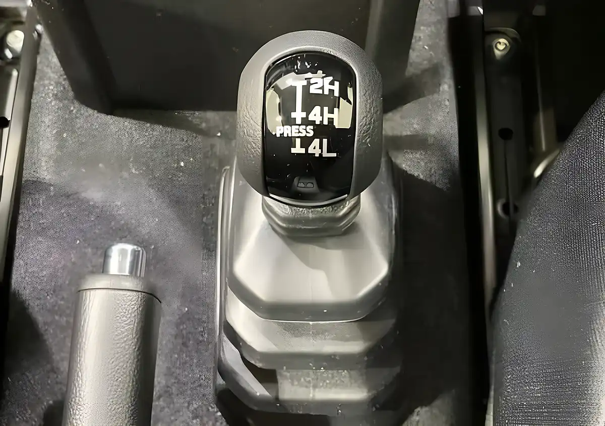 Used 2026 Suzuki Jimny Sierra Green - Interior and Exterior details 9