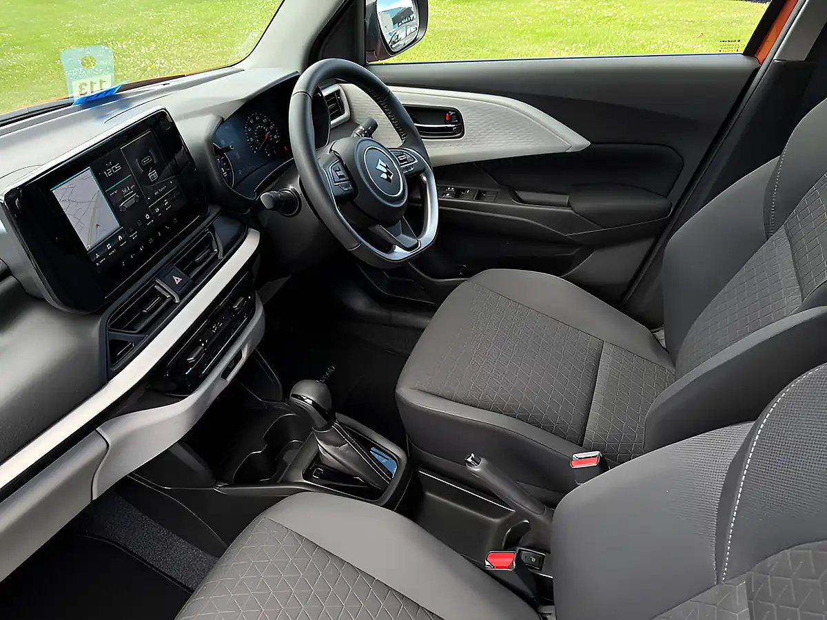 Used 2026 Suzuki Swift Motion Orange - Interior and Exterior details 12