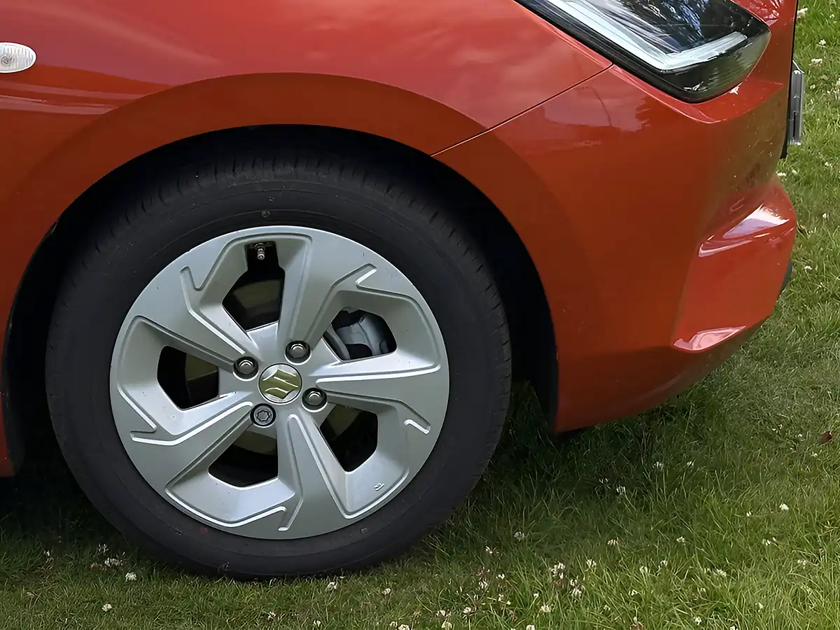Used 2026 Suzuki Swift Motion Orange - Interior and Exterior details 7