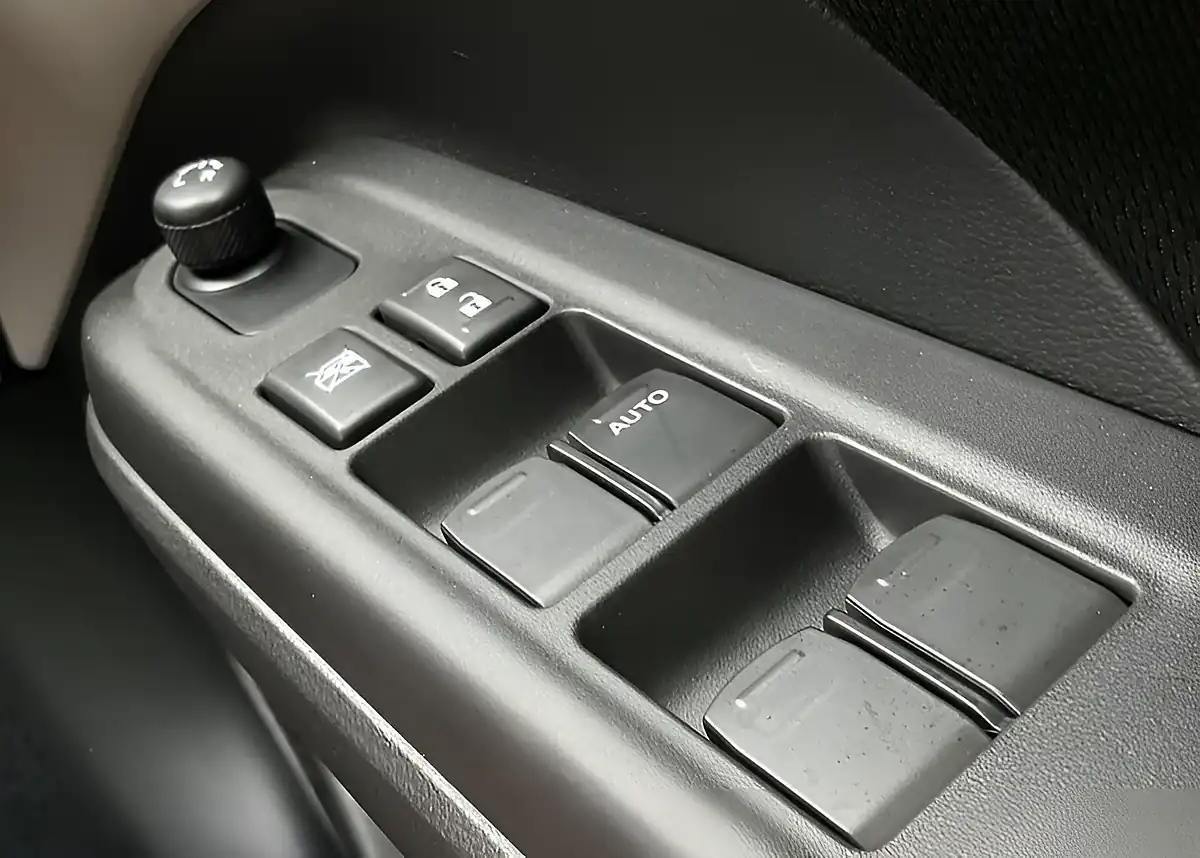 Used 2026 Suzuki Swift Motion Pure White/Grey Roof - Interior and Exterior details 18