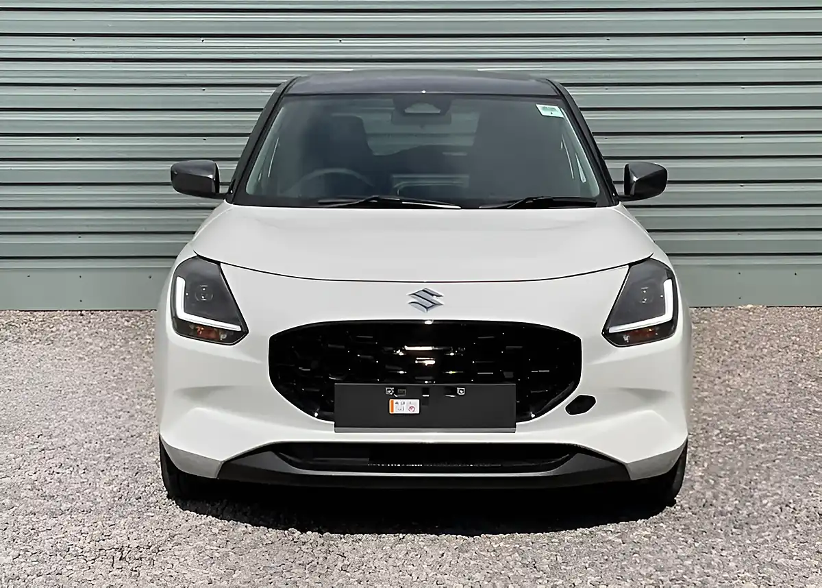 Used 2026 Suzuki Swift Motion Pure White/Grey Roof - Interior and Exterior details 4