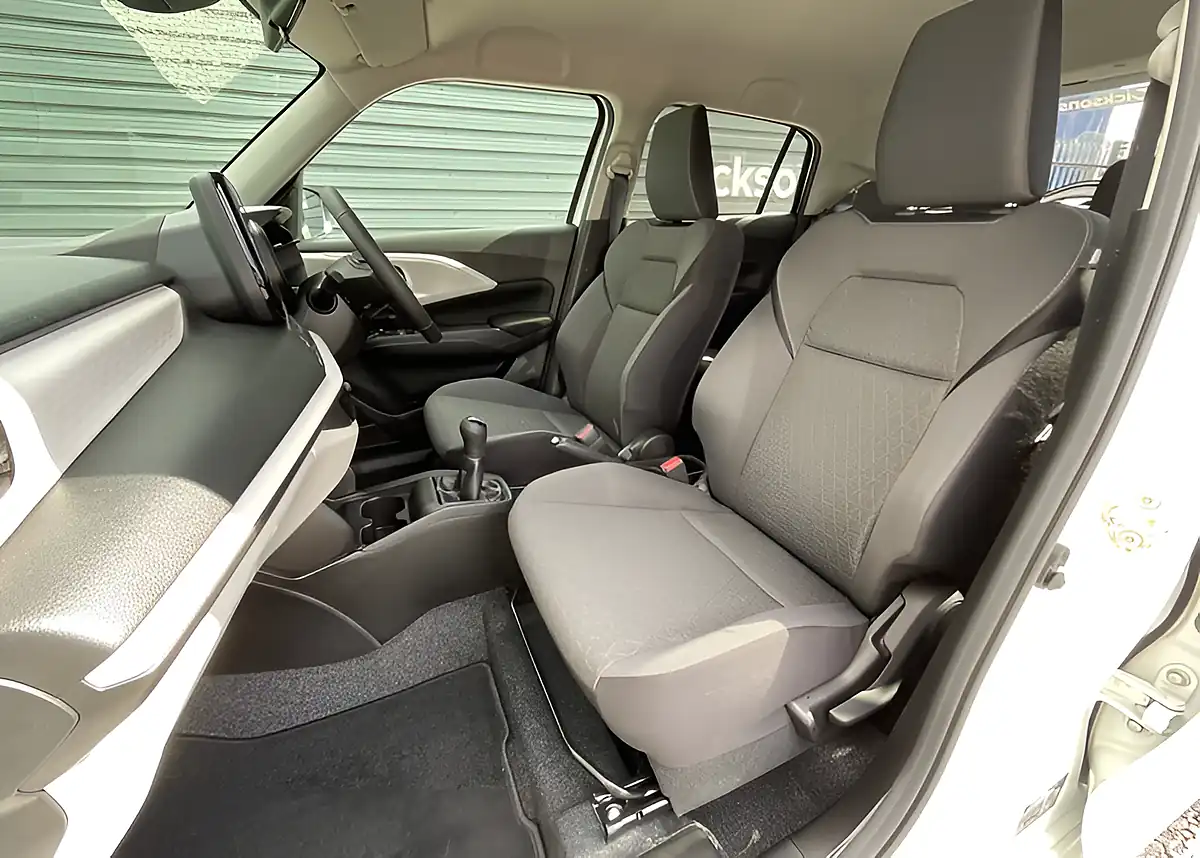 Used 2026 Suzuki Swift Motion Pure White/Grey Roof - Interior and Exterior details 8