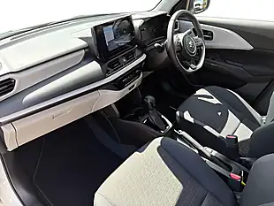 Used 2026 Suzuki Swift Motion White - Interior and Exterior details 10