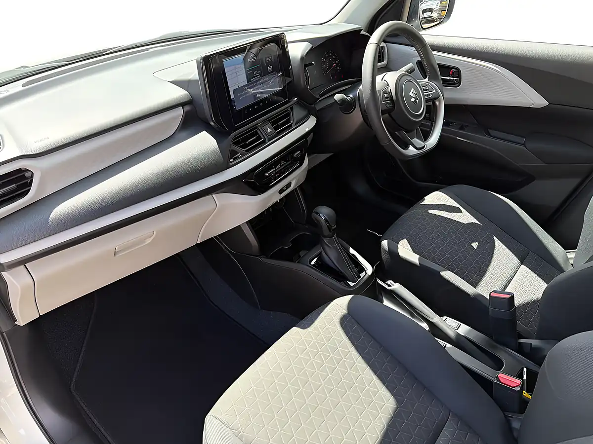 Used 2026 Suzuki Swift Motion White - Interior and Exterior details 10