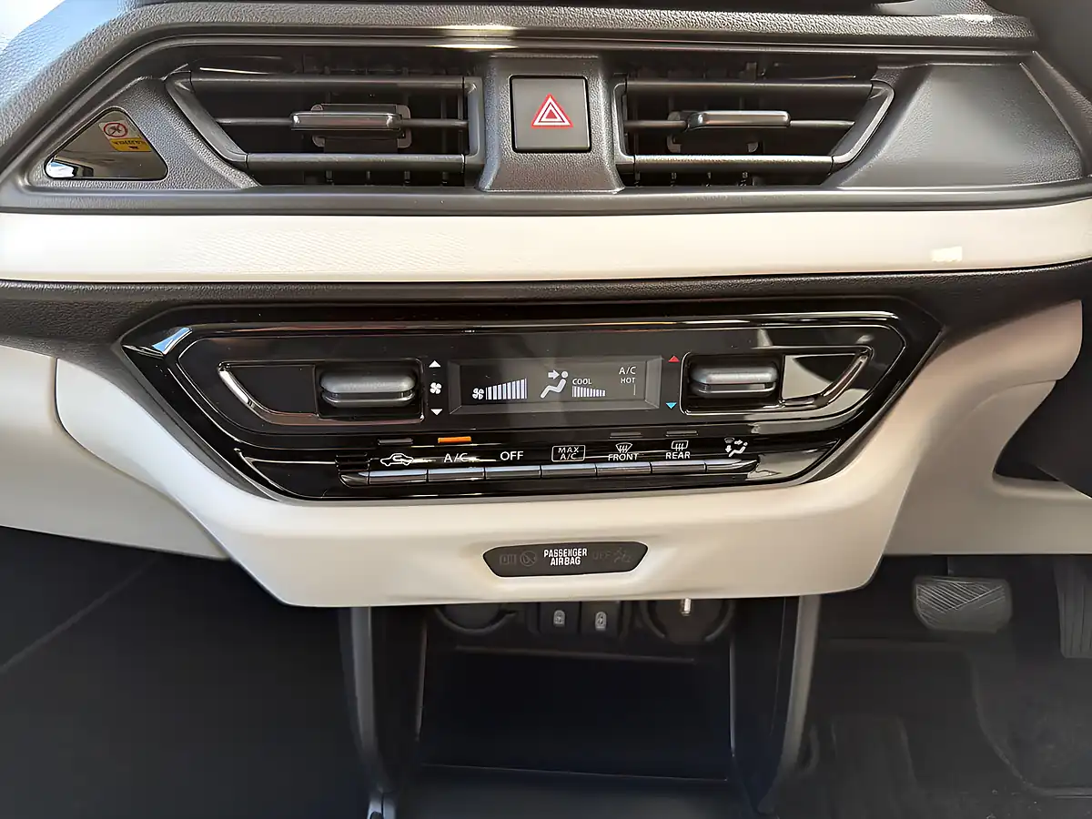 Used 2026 Suzuki Swift Motion White - Interior and Exterior details 11