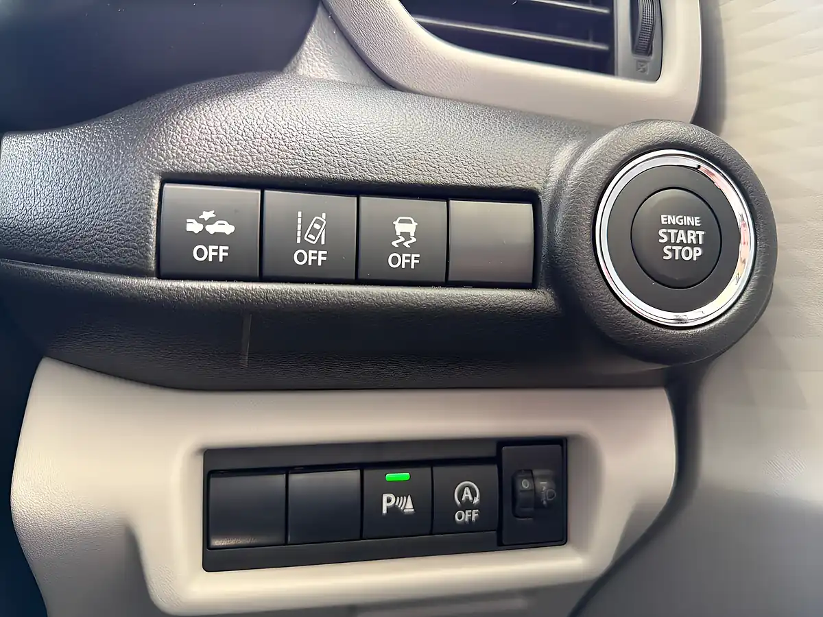 Used 2026 Suzuki Swift Motion White - Interior and Exterior details 18