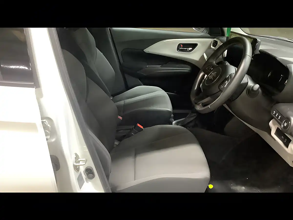 Used 2026 Suzuki Swift Motion White - Interior and Exterior details 11