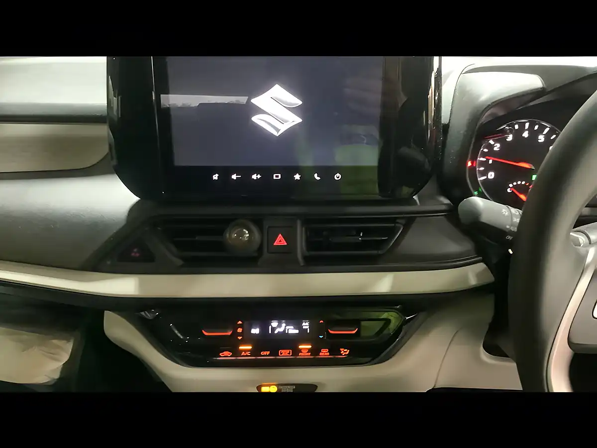 Used 2026 Suzuki Swift Motion White - Interior and Exterior details 13