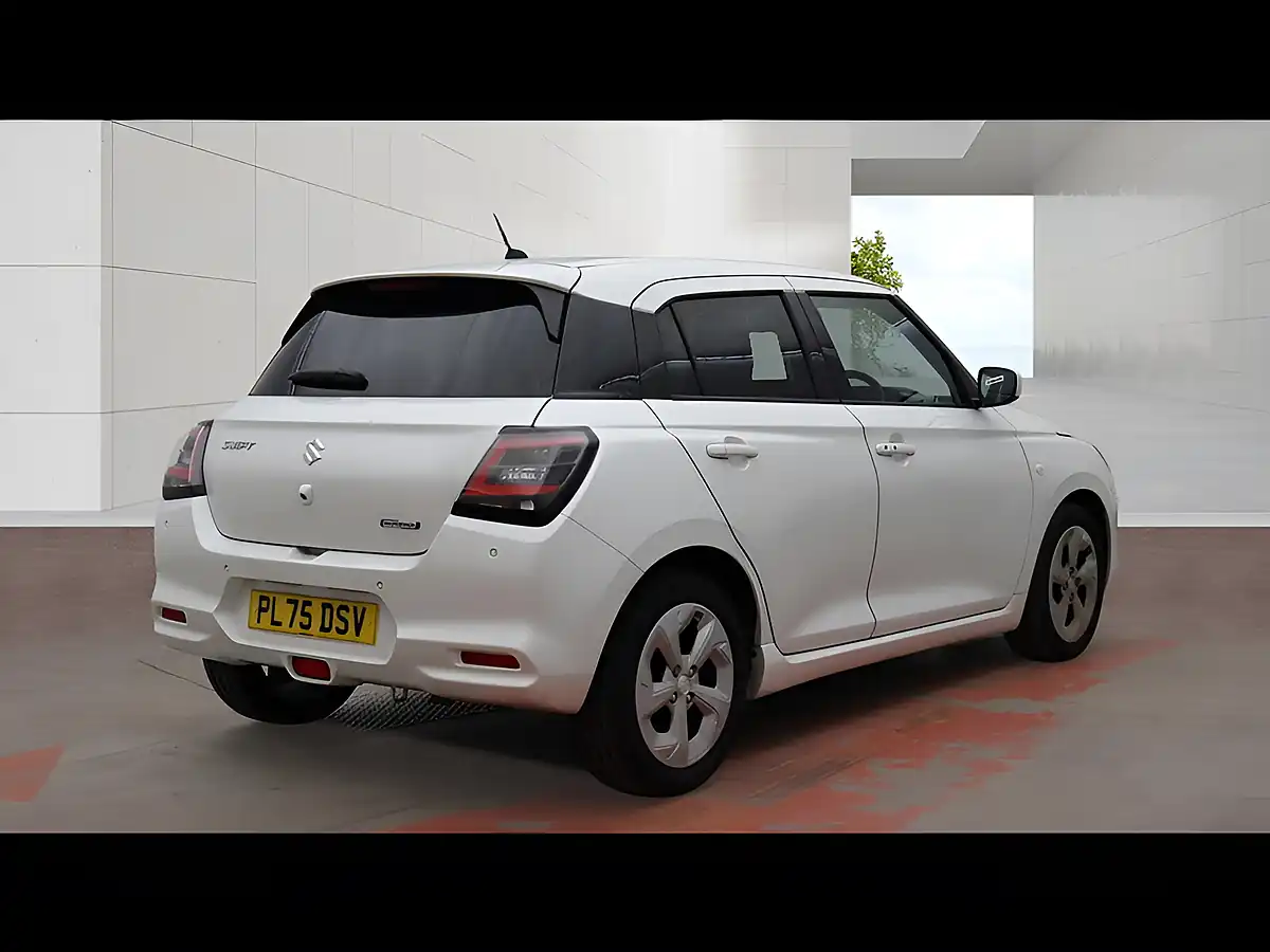 Used 2026 Suzuki Swift Motion White - Interior and Exterior details 4