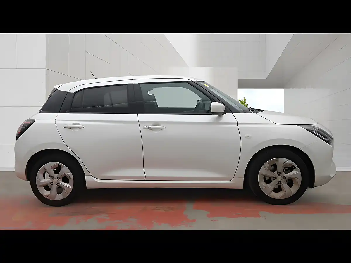 Used 2026 Suzuki Swift Motion White - Interior and Exterior details 5