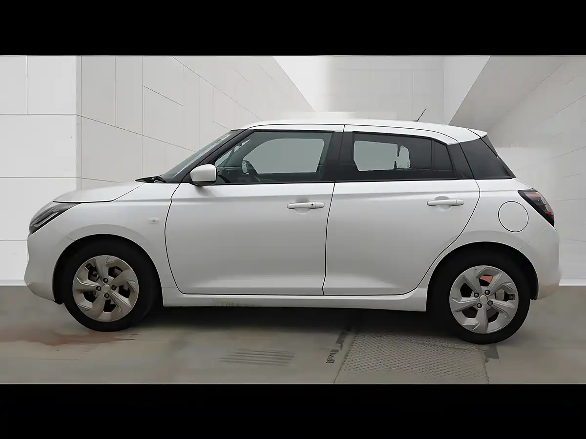 Used 2026 Suzuki Swift Motion White - Interior and Exterior details 6