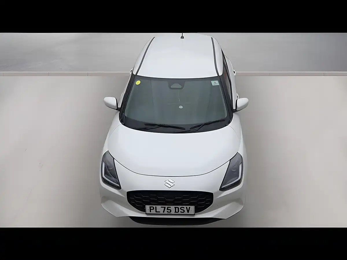 Used 2026 Suzuki Swift Motion White - Interior and Exterior details 7