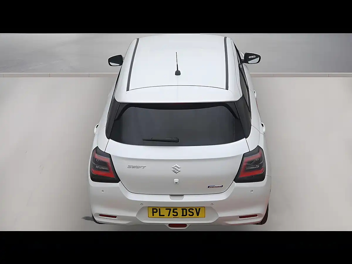 Used 2026 Suzuki Swift Motion White - Interior and Exterior details 8