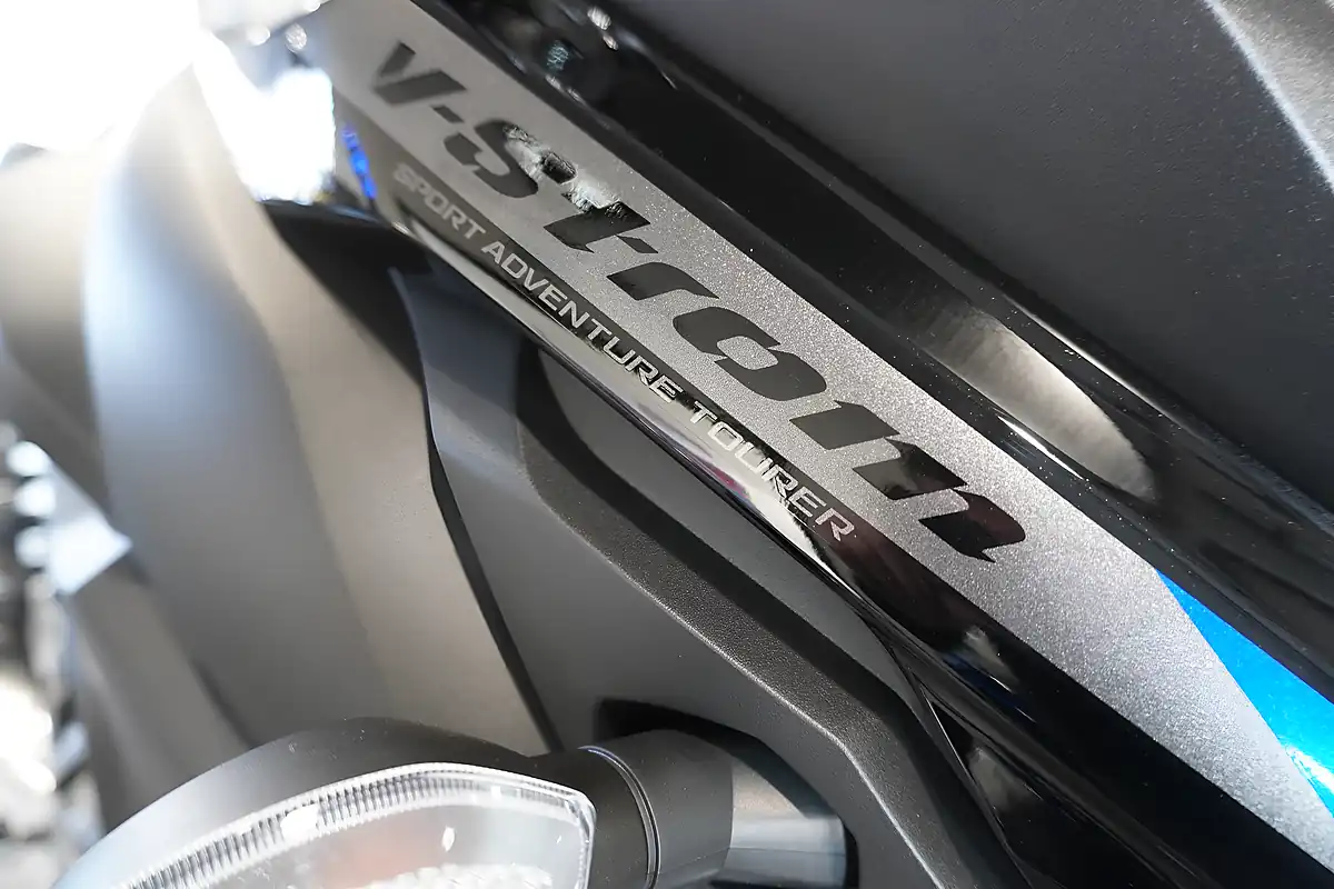 Used 2026 Suzuki V-Strom 650 Adventure Glass Sparkle Black - Interior and Exterior details 8