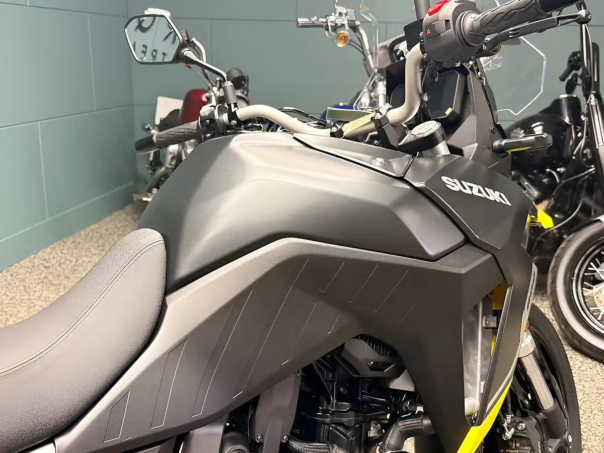 Used 2026 Suzuki V-Strom 800 Re Adventure Black - Interior and Exterior details 13